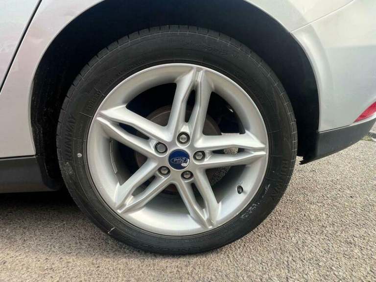 2016 Ford Focus 1.0T EcoBoost Zetec Euro 6 (s/s) 5dr HATCHBACK Petrol Manual