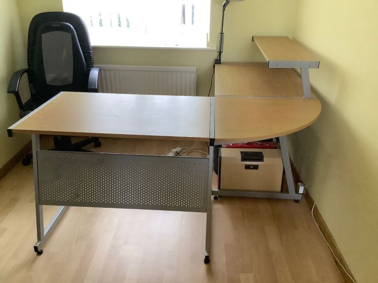 Corner desk 
