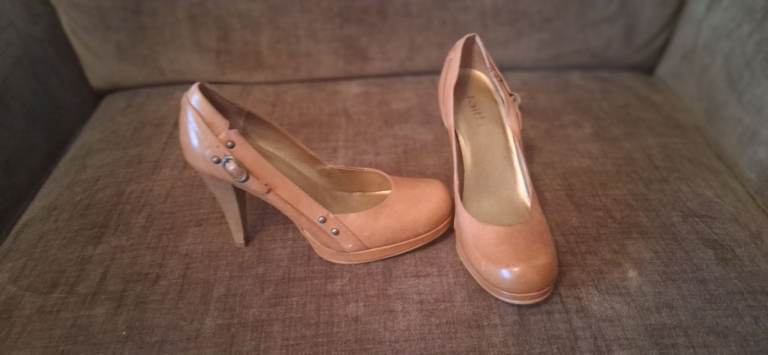 Tan Leather High heels 