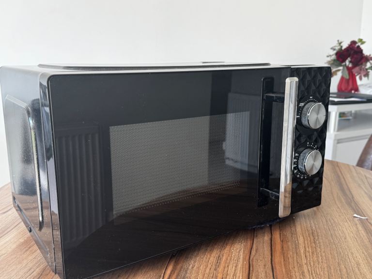 Black Microwave Oven - Good Condition