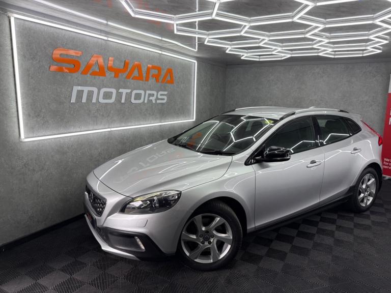 2014 Volvo V40 Cross Country 2.0 D3 Lux Nav Euro 5 (s/s) 5dr HATCHBACK Diesel Manual