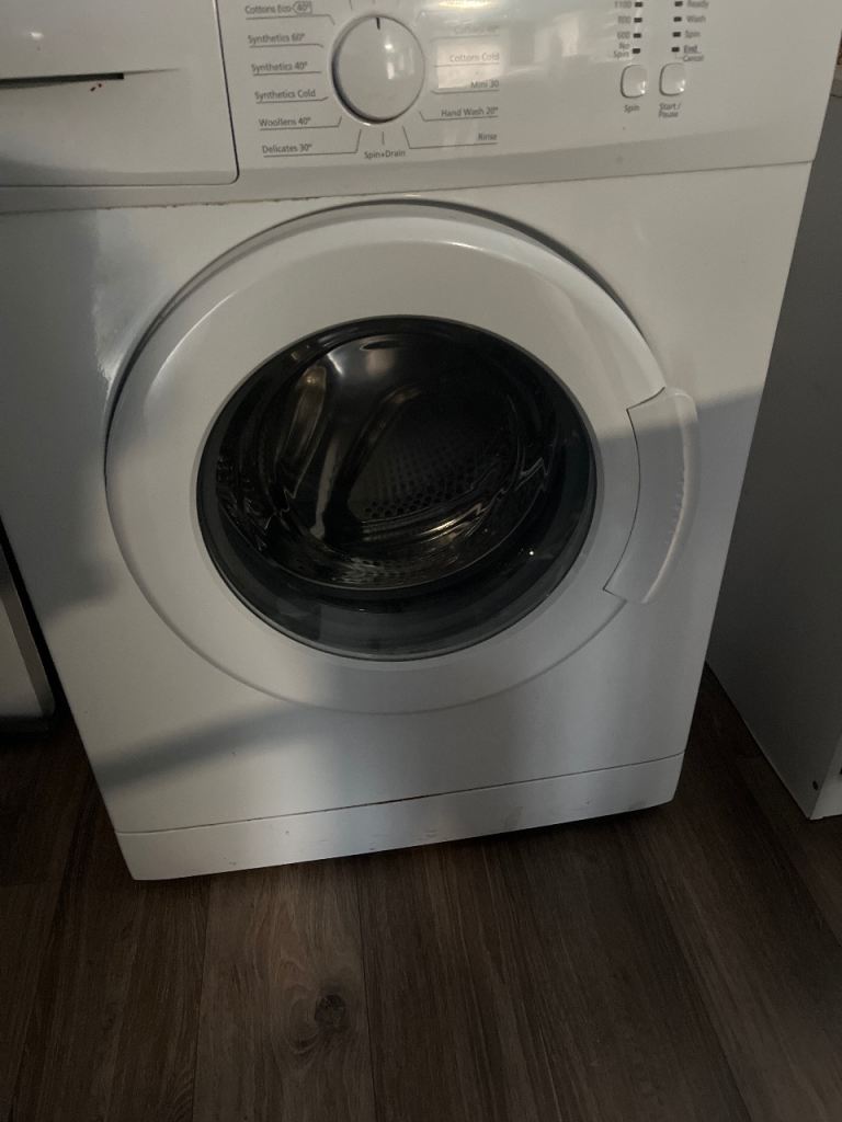 White Washing Machine – Good Condition