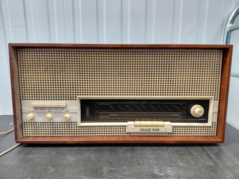 East German Vintage Valve Radio