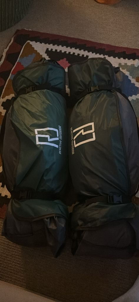 3 person Reactive Outdoor Green Pop-Up Tents – Good Condition