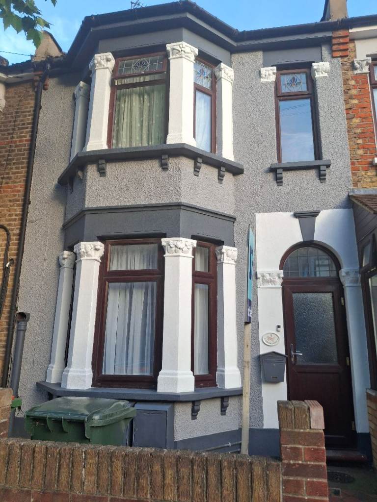 Lovely spacious 4/5 bedroom house in Forest Gate E7