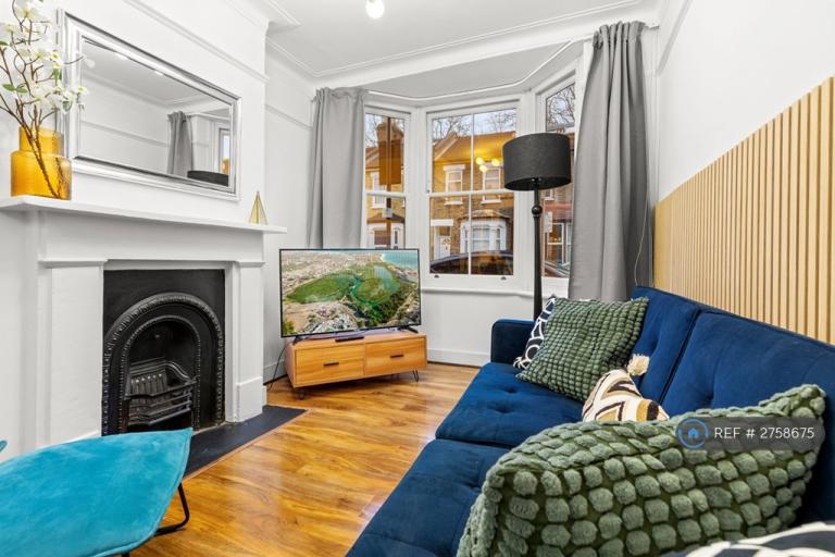 2 bedroom house in Faringford Road, London, E15 (2 bed) (#2758675)