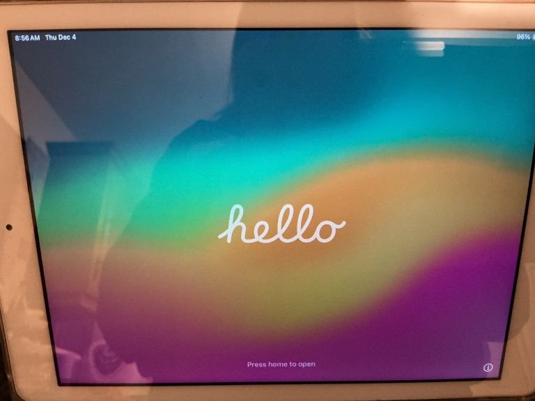 Apple iPad 9.7 6th generation rose gold with case thank you 32GB