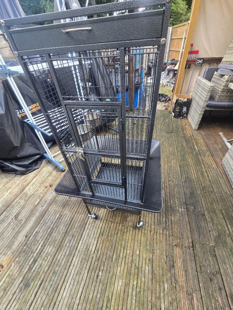 Parrot cage 