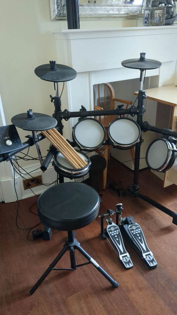 Electronic drum set