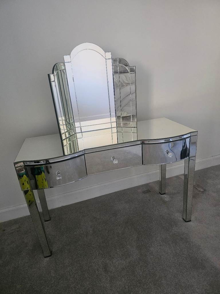 Mirrored bedroom set  
