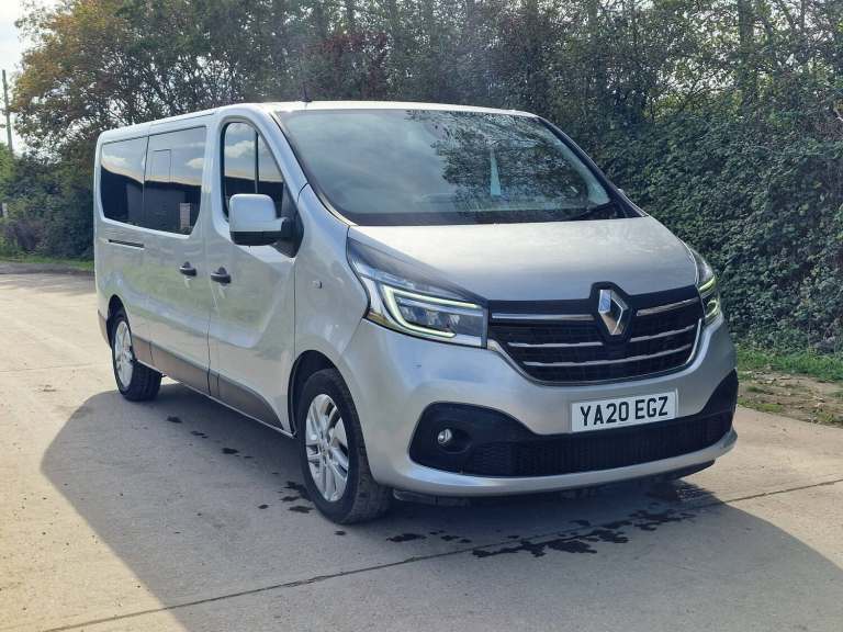 2020 Renault Trafic SPORT LWB 9 Seat Minibus  126k  Drives Perfect  8m MOT