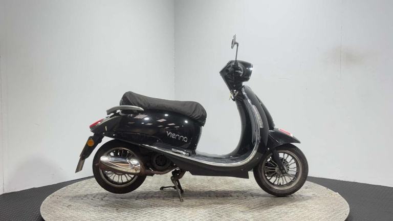 Lexmoto Vienna 2021 11K RUNNING PROJECT SCOOTER SPARES OR REPAIR 125CC CUSTOM BI
