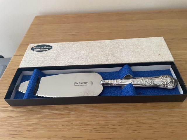 Sterling Silver Pie Server by Harrison Brothers Kings Pattern Handle fully hallmarked both sides 