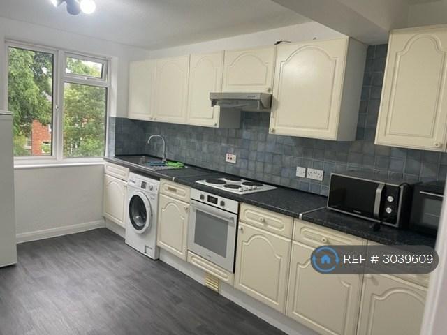 5 bedroom flat in Walm Lane, London, NW2 (5 bed) (#3039609)