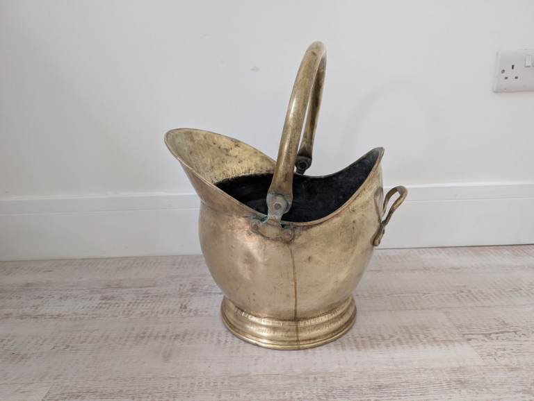 Vintage Brass Coal Scuttle / Log Bucket – Good Condition