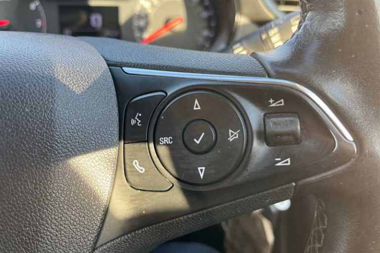 2022 Vauxhall Crossland 1.2 Design 5dr HATCHBACK PETROL Manual