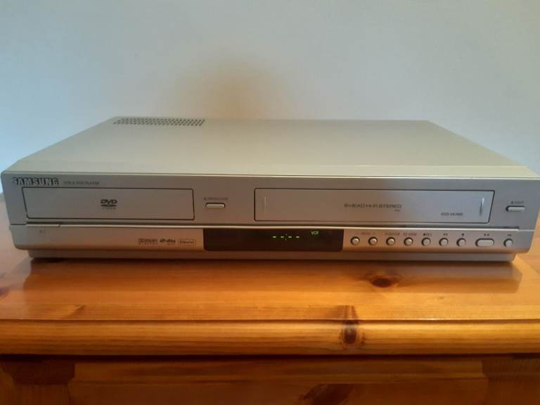 Samsung DVD-V6700S DVD Combo Player and VHS Silver