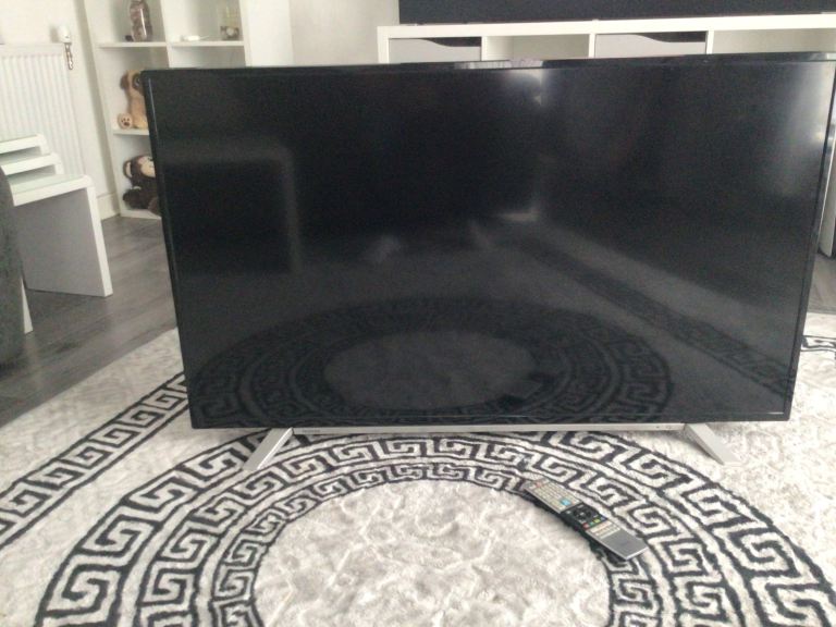 Large Black Flat Screen TV with Remote – Good Condition