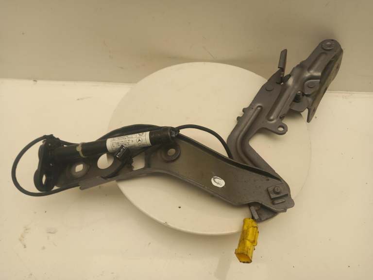 Mercedes Cla Bonnet Hinge 2019-2025