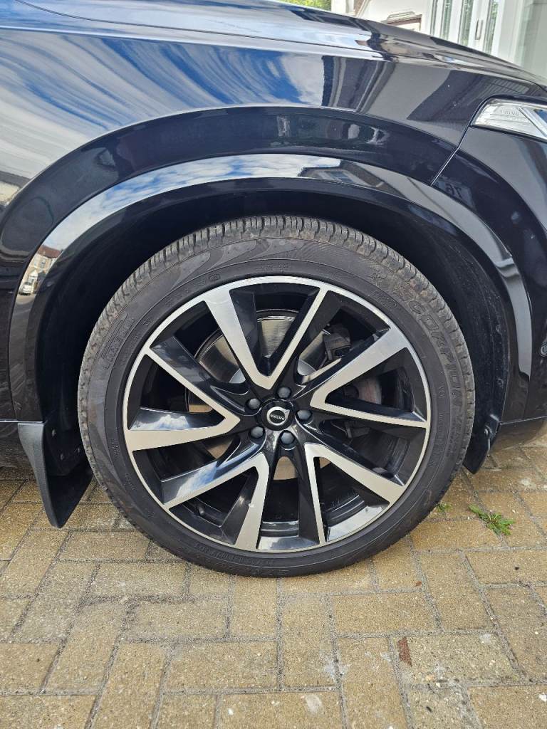 Pirelli Scorpion Verde Car Tyre with Volvo Alloy Wheel