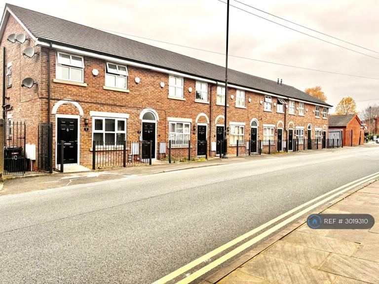 1 bedroom flat in St. John Street, Atherton, Manchester, M46 (1 bed) (#3019310)