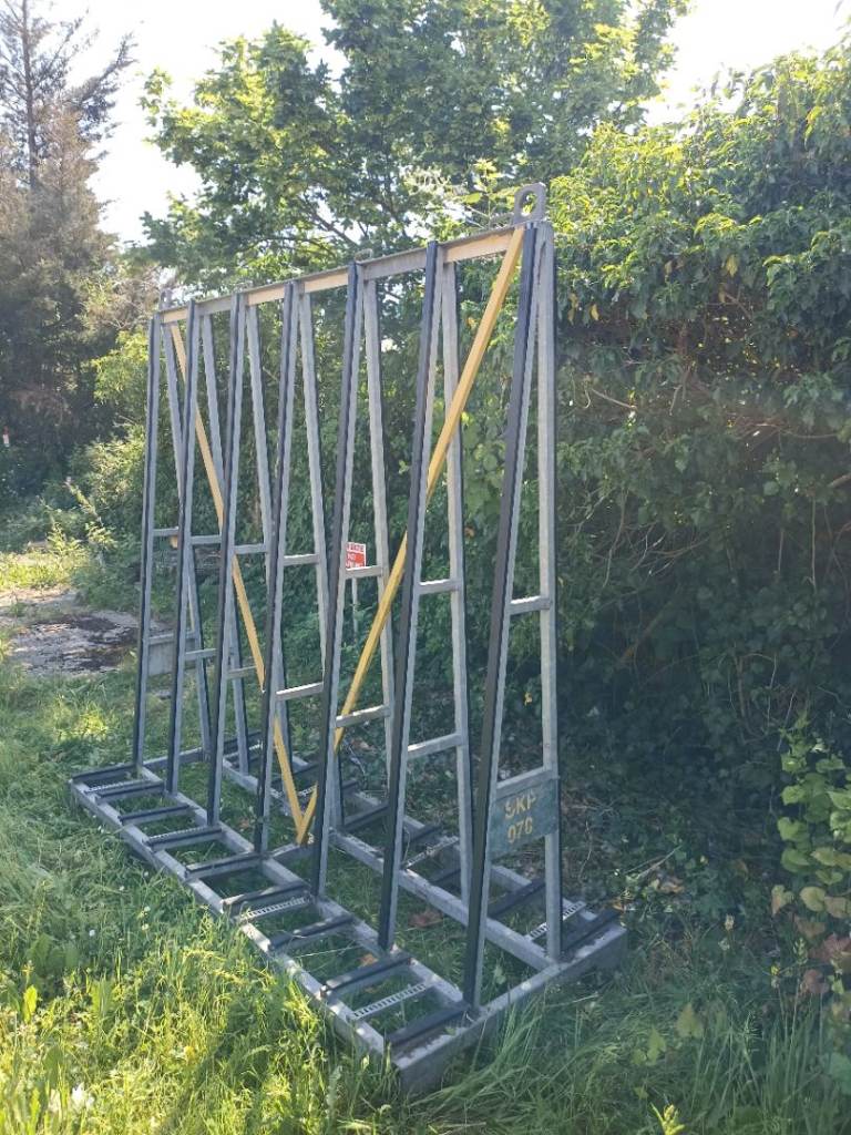 A frame glass/stone slab carrier stillage 