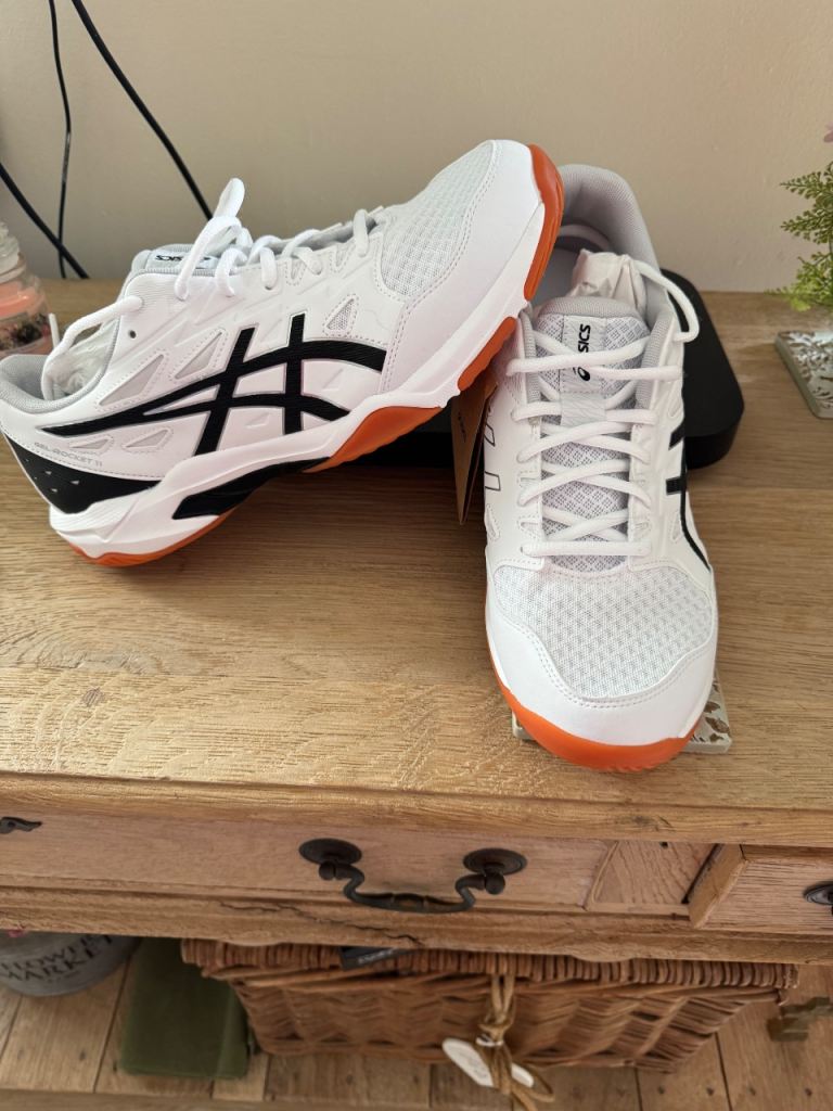 ASICS GEL-ROCKET Bran New Trainer’s. Size 10 