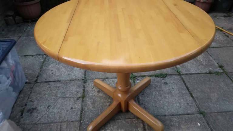 Table / Dining table by Julian Bowen, solid chunky wood, sturdy, very good condition and quality
