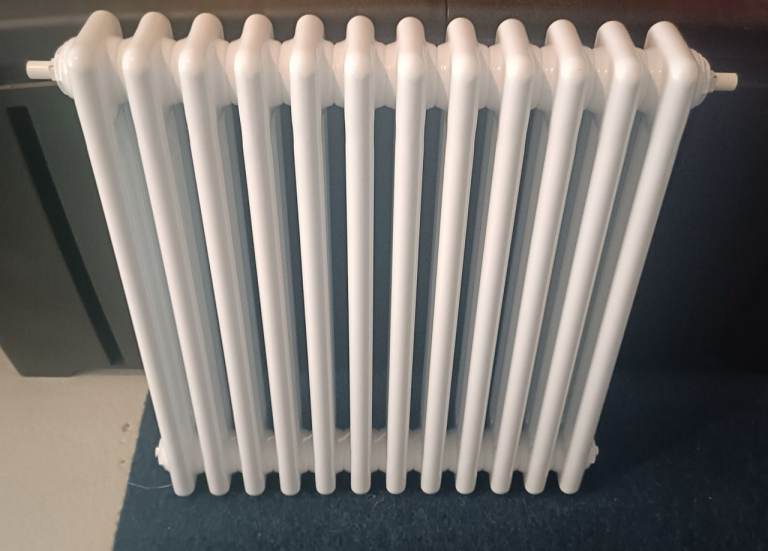 Colosseum White Radiator – As Good As New