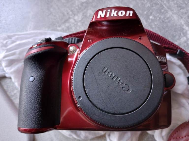 Nikon D3200 + Nikkor 35mm f/1.8 G Lens Only 919 shots