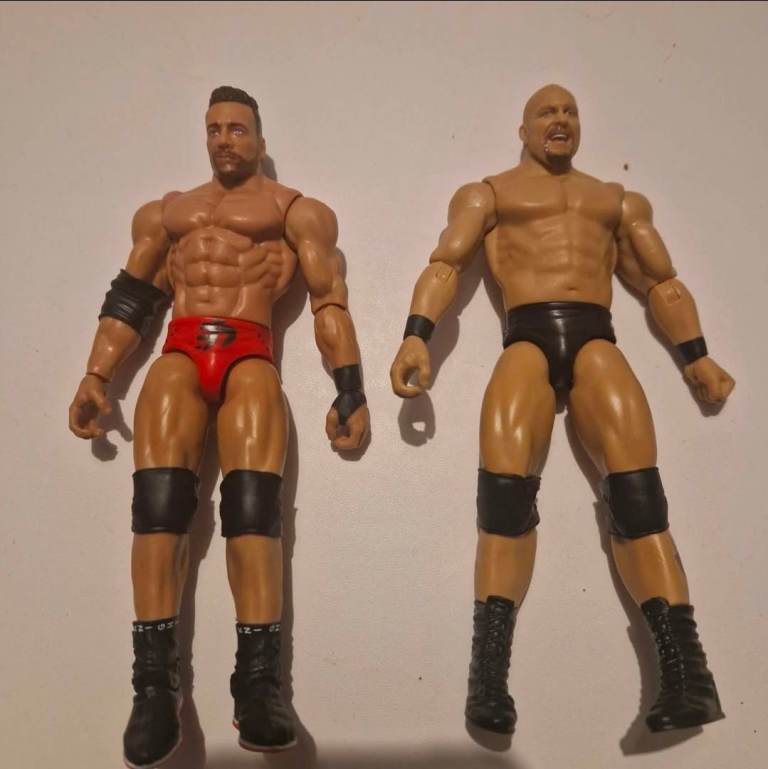 WWE wresting ring and action figures