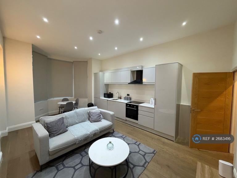2 bedroom flat in London, London, W5 (2 bed) (#2683416)