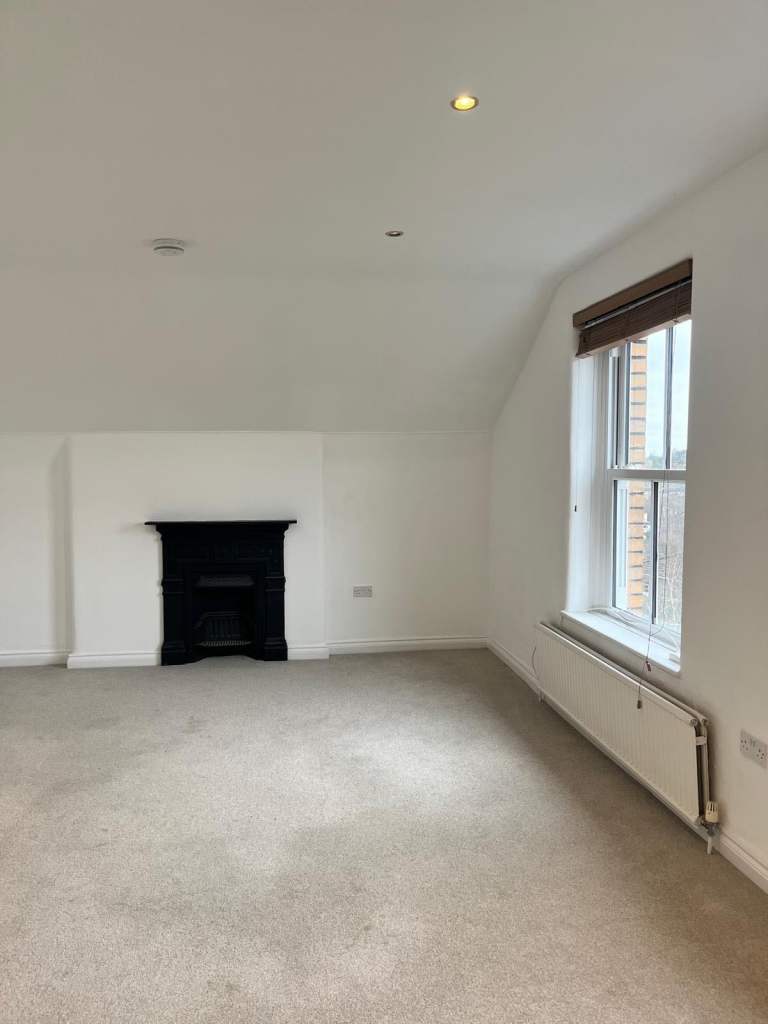 Spacious 2 Bed Apartment in Redland | Views | Walk to Gloucester Rd & Clifton