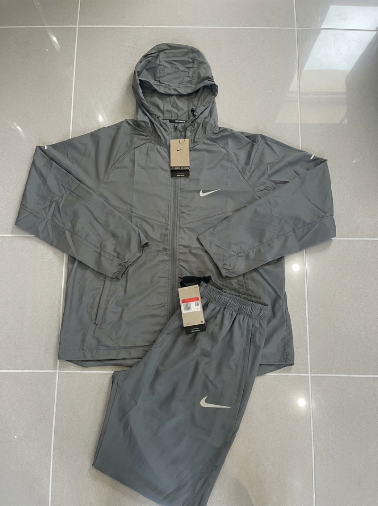 Nike windbreaker set 