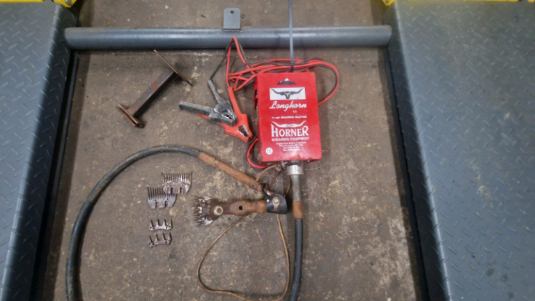 Longhorn 12v sheep shearing machine with hand piece etc tractor 