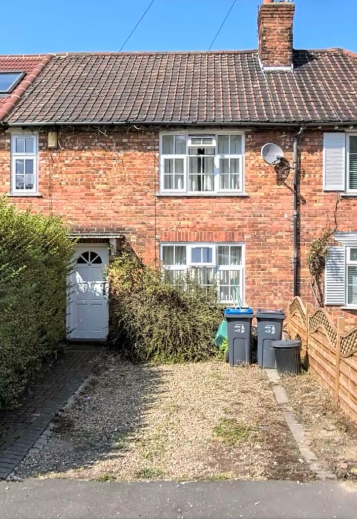 Cozy double room available 