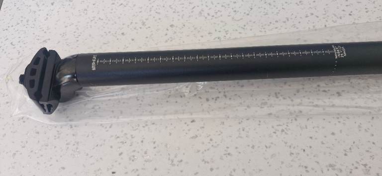 Giant road bike seat post