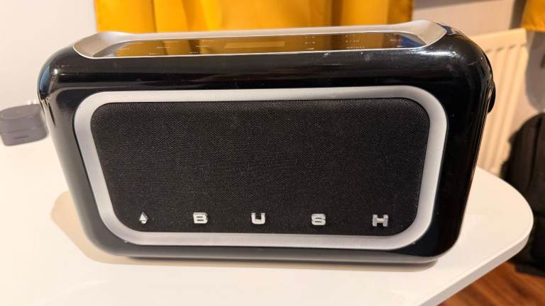BUSH retro style DAB radio TR04DAB