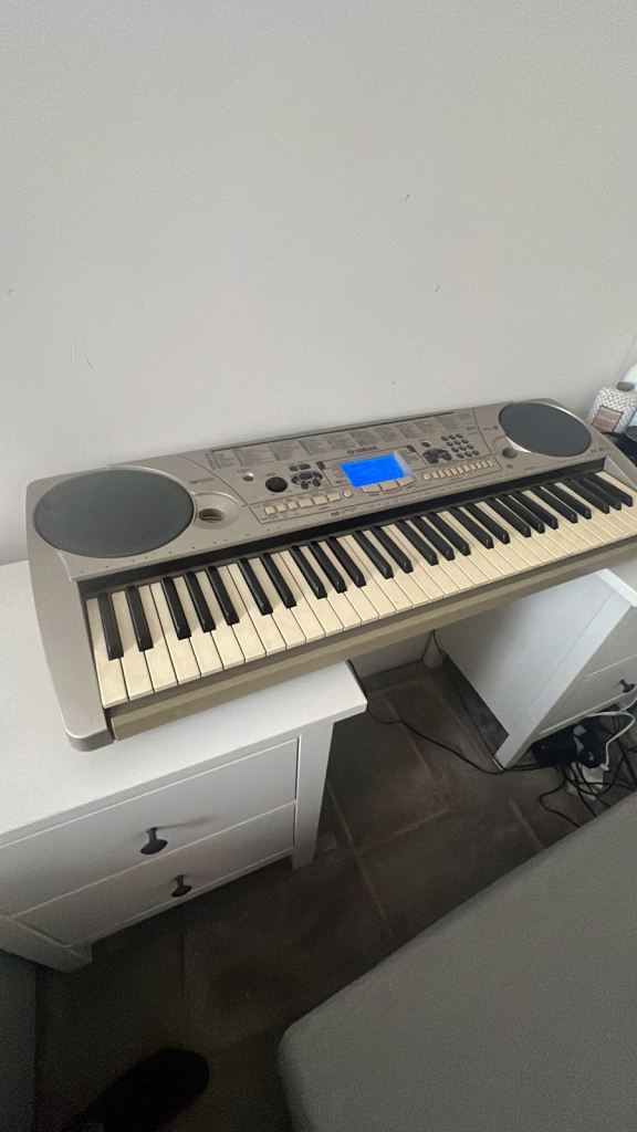 Keyboard Yamaha Piano 