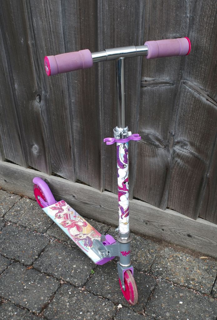 Ozbozz Unicorn Light Up Scooter 