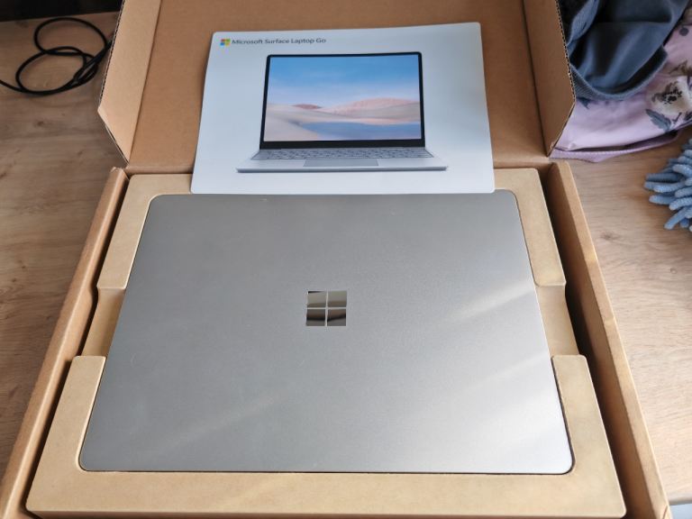 Microsoft Surface Laptop Go Platinum - 16gb ram - Office 2024 Pro