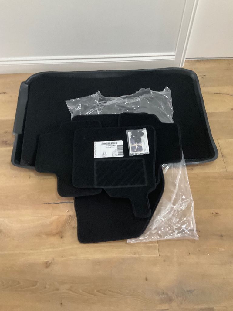 Renault Captur 2 car mats and boot liner