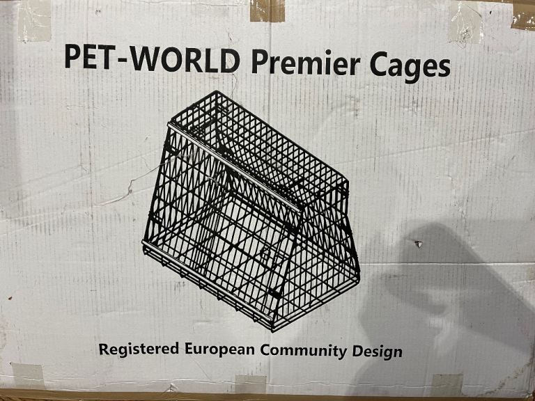 Pet cage suitable for estate cars 