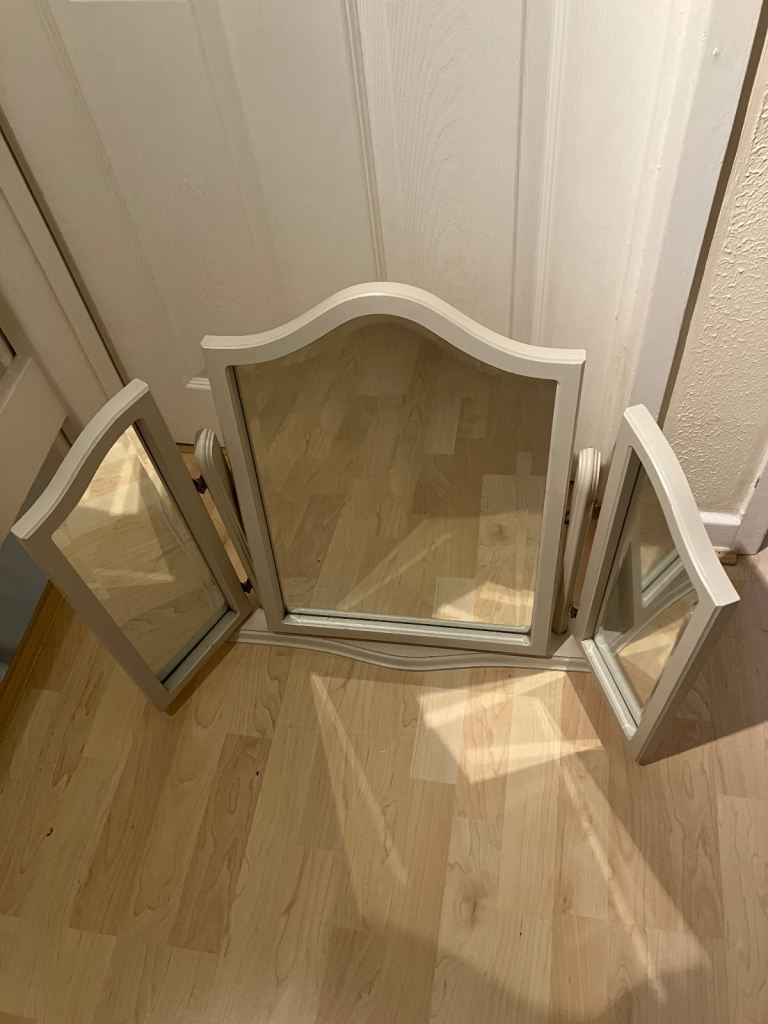 Trifold dressing table top mirror
