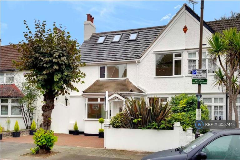 4 bedroom house in Rural Way, London, SW16 (4 bed) (#3057444)