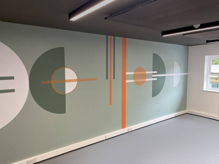 Crawley - RH11 7XX \ Private Workshop Room in Basepoint Metcalf Way