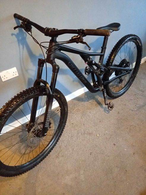 Specialized Stumpjumper Alloy 2022 + Fox Helmet