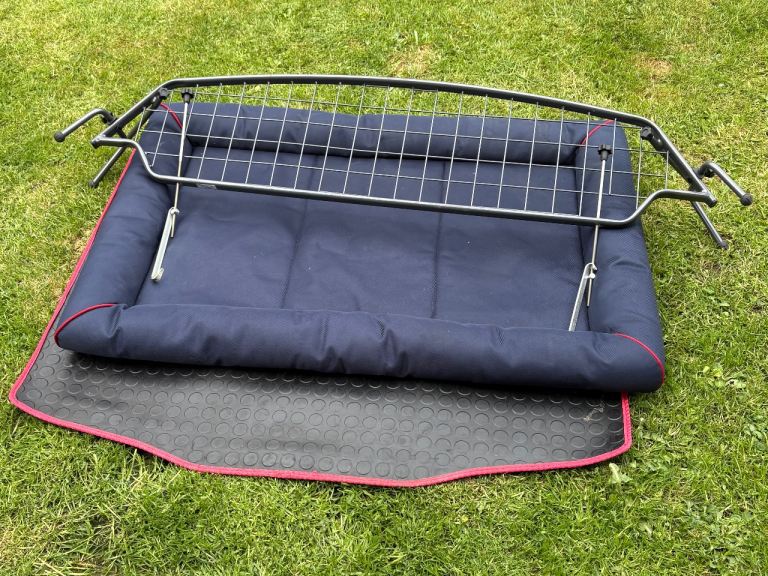 Trav All dog guard with accesories
