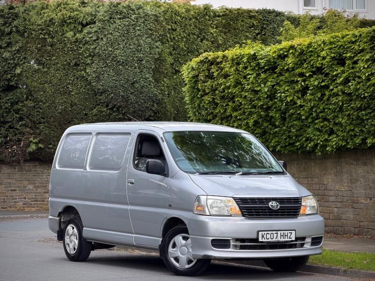 TOYOTA HIACE 280 2.5 D-4D SWB [AIRCON] + ENTENSIVE TOYOTA SHSTRY + 2KEYS + TIDY!