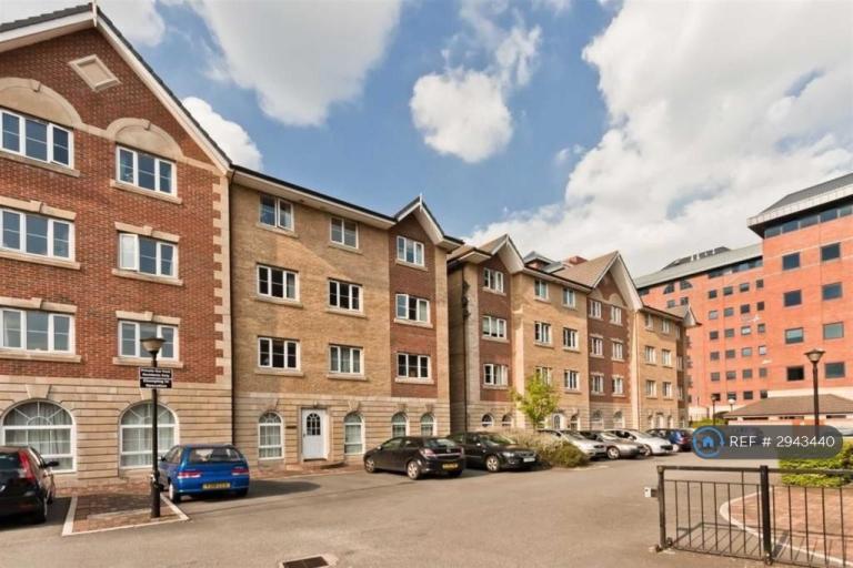 2 bedroom flat in Labrador Quay, Salford, M50 (2 bed) (#2943440)